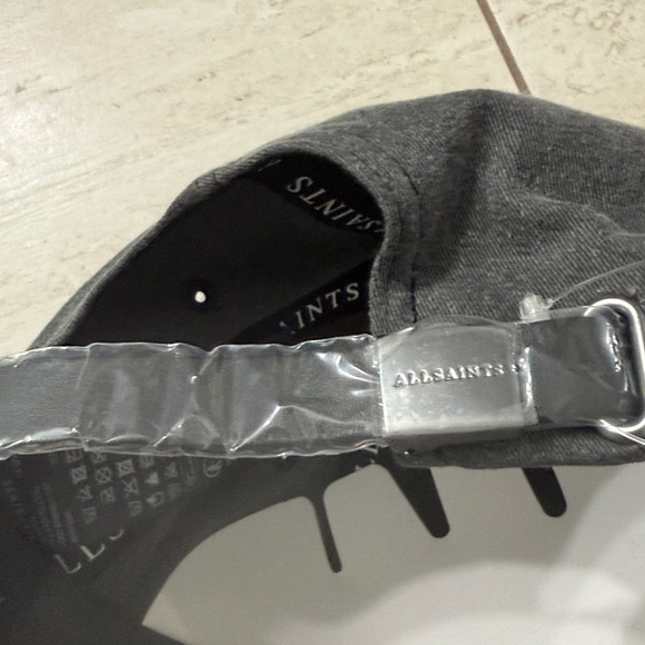 All Saints Dark Charcoal Baseball Cap with Subtle Logo
In black ..new..men’s - Picture 2 of 6